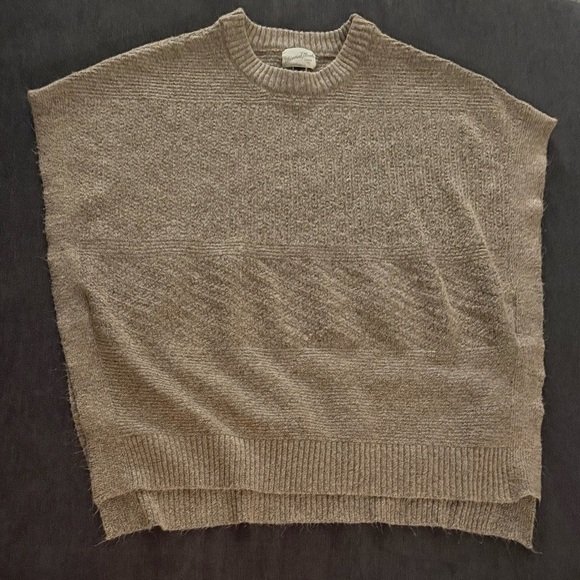 **Universal Thread Soft Greige Crew Neck Sweater – OSFM** - Picture 1 of 4